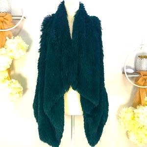 Jolt dark green faux fur warm vest with button closure. NWOT! Sz S